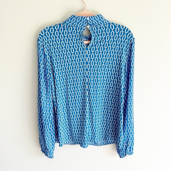 NWT Ann Taylor Blue Chain Print Mock Neck Long Sleeve Top Medium - Picture 2 of 6